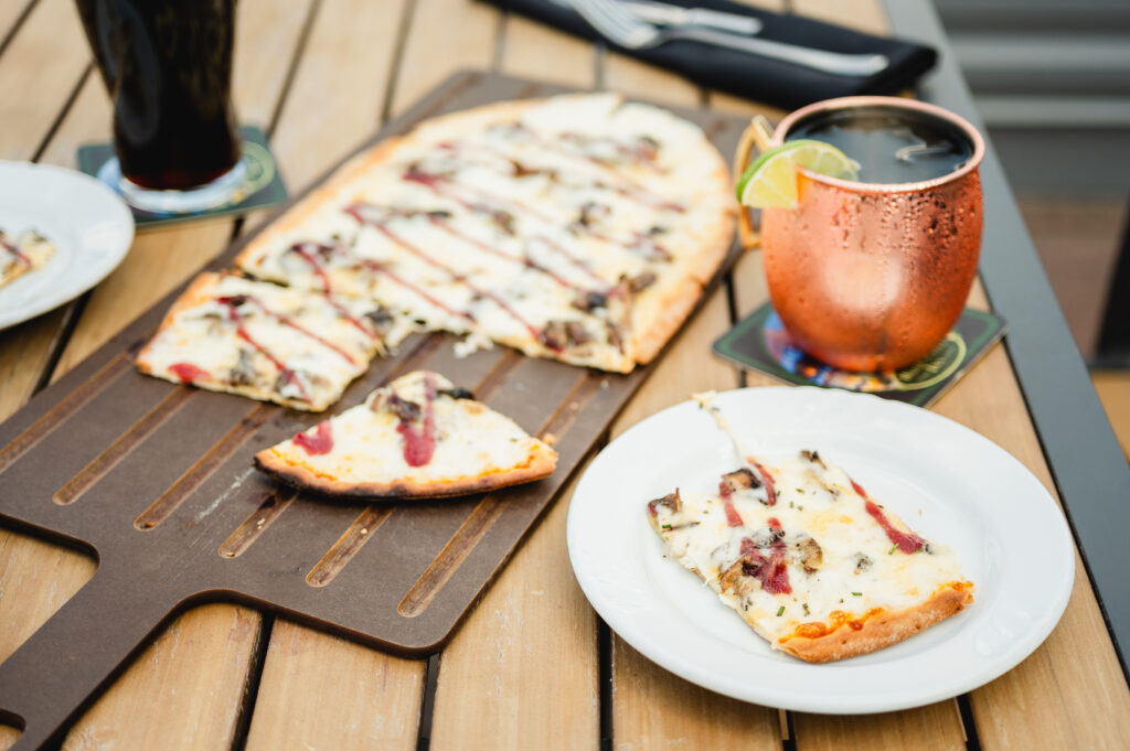 flatbread and moscow mule at papa's