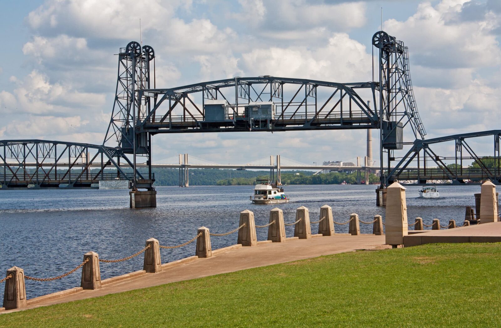 Boat going under the Stillwater Lift Bridge.